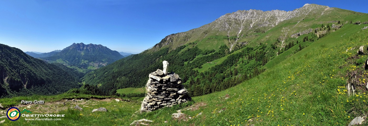 18 All'Omo (1600 m) con vista in Menna a dx e Alben a sx.jpg
